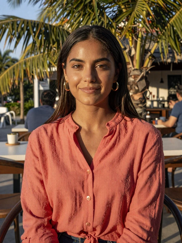 Dr. Camila Reyes, pediatrician - verified medical singles profile